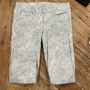 Size 27 Gap always skinny jean with blue&white print